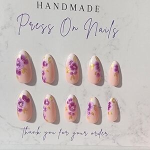 Press on nails Handmade Set of 10 nails